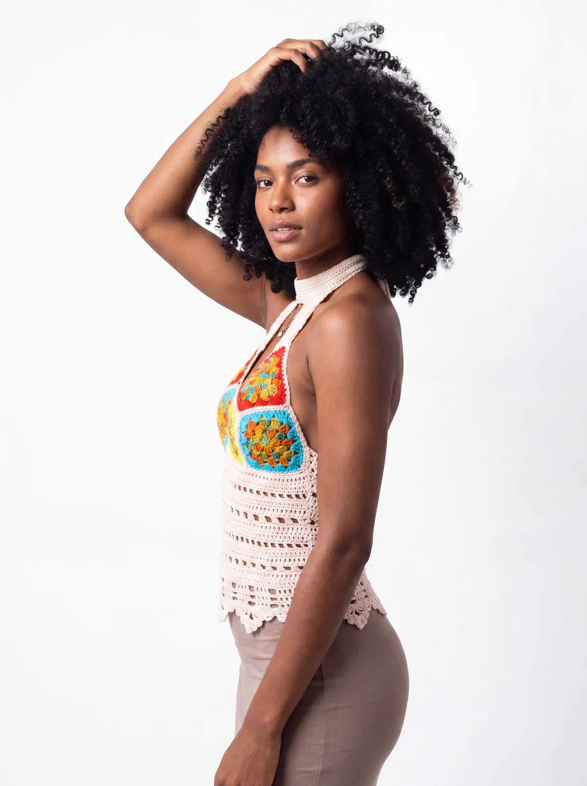 Top dos nu femme crochet Fogolino hexagones granny, vue de profil, silhouette féminine — Cachalabibi 