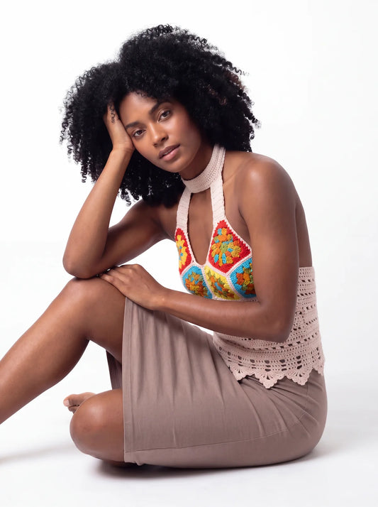 Top dos nu femme Fogolino multicolore porté assis, détail hexagones fleuris rouge et turquoise - Cachalabibi 