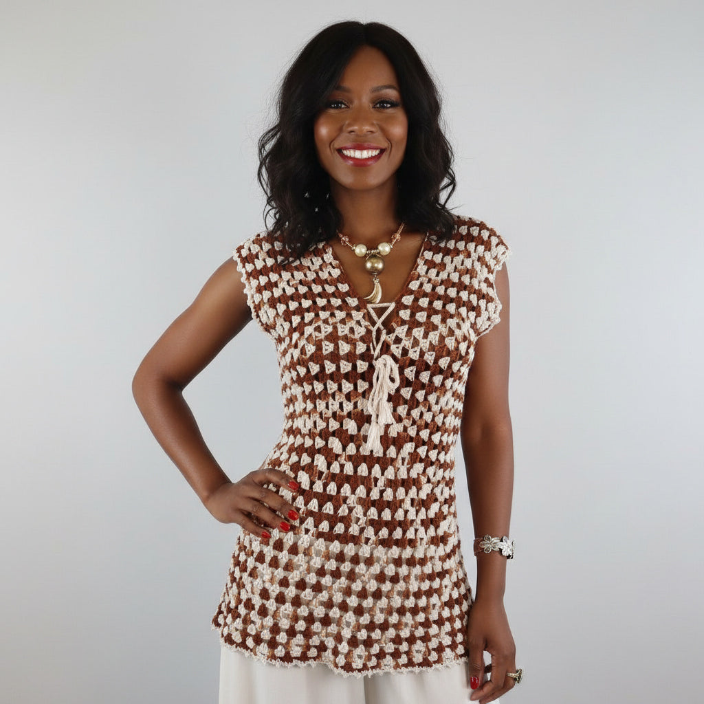 Tunique crochet fait main Couleur Café marron crème col V lacé vue profil – Cachalabibi