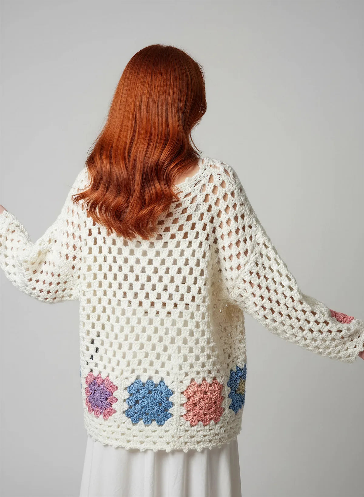 Tunique Granniola – de dos bras écartés – tunique crochet fait main écru - grande maille encolure dos ronde – Cachalabibi