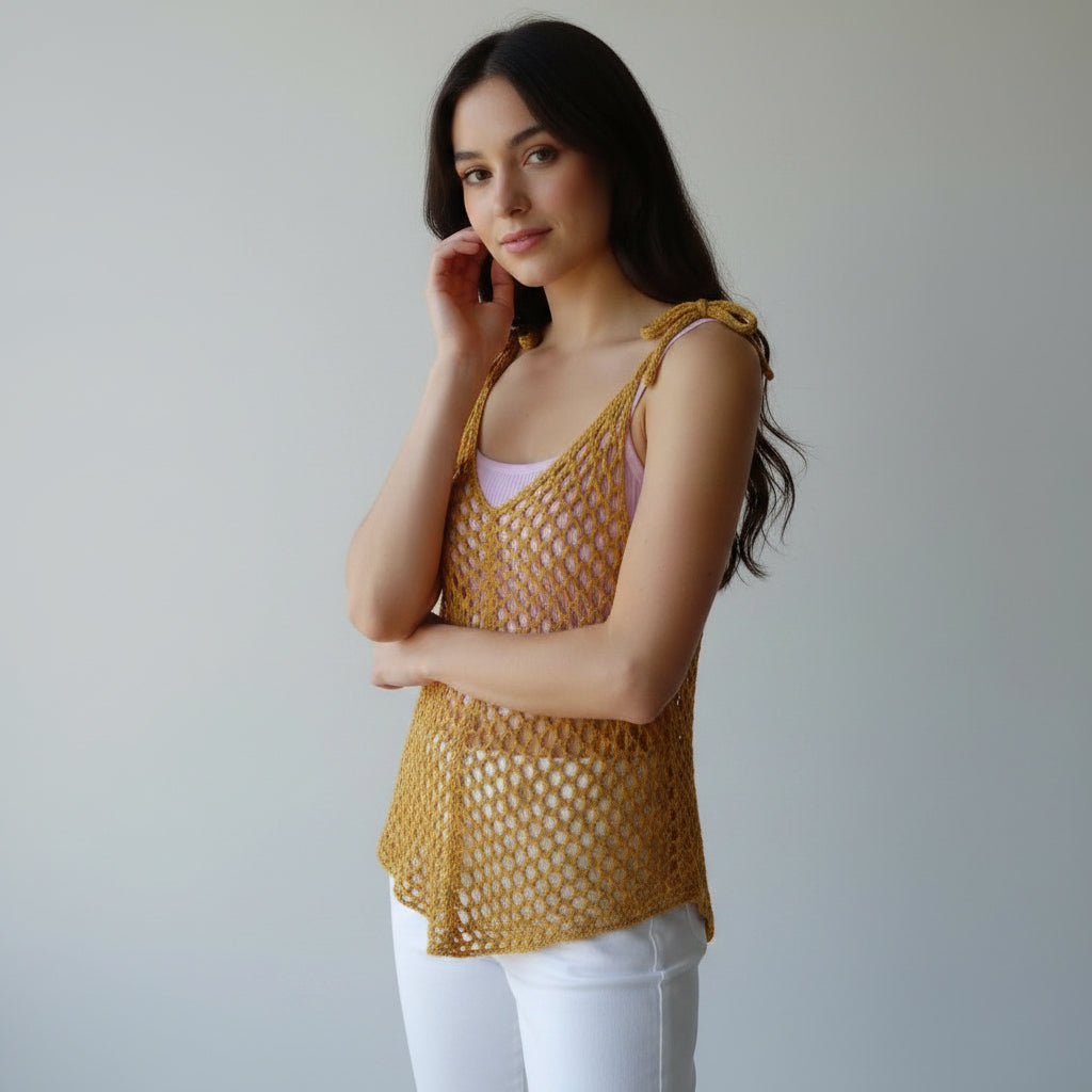 Tunique crochet fait main Chiccodorzo jaune ocre mailles filet bretelles nouées profil – Cachalabibi
