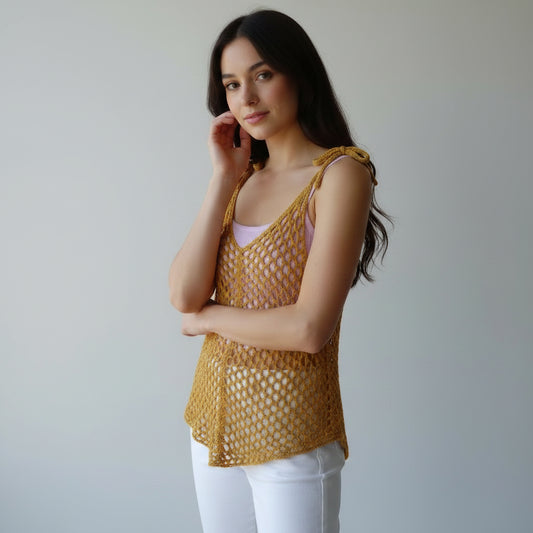 Tunique crochet fait main Chiccodorzo jaune ocre mailles filet bretelles nouées profil – Cachalabibi
