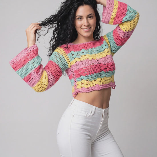 Pull court Romanella rayures multicolores ajouré – vidéo de face - Cachalabibi