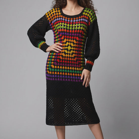 Robe Op'Art crochet — vidéo de vue face granny multicolore jupe filet noir — Cachalabibi